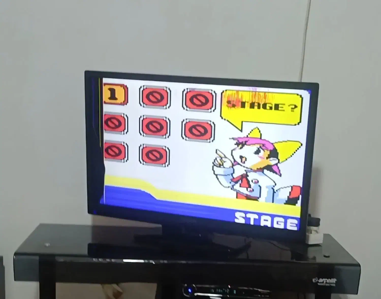 فروش تلوزیون ال ای دی ۳۲ و میز تلوزیون|تلویزیون و پروژکتور|رودسر, |دیوار