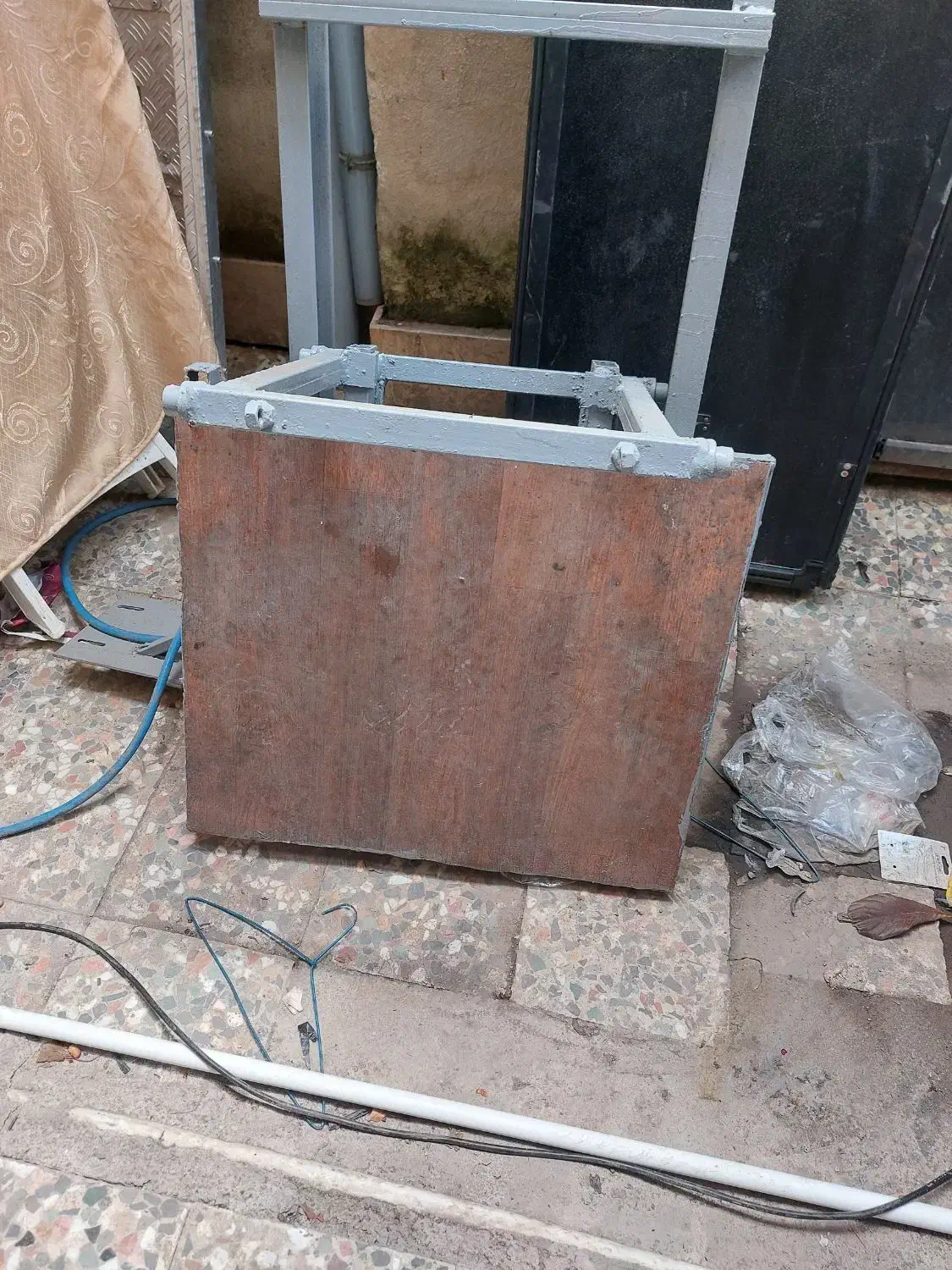 بالا بر مغازه ونفربر|ماشین‌آلات صنعتی|رشت, سیا اسطلخ|دیوار