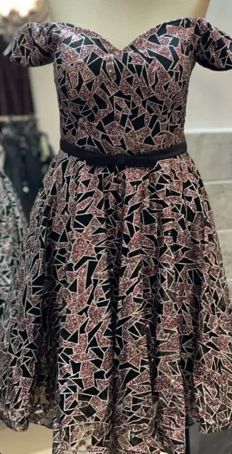 پیراهن مجلسی|لباس|قم, باجک دو|دیوار