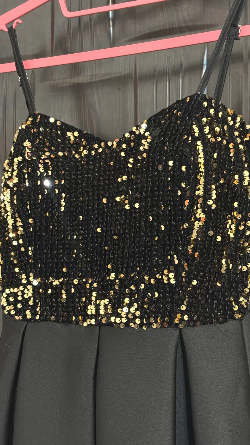 لباس مجلسی|لباس|رشت, امین الضرب|دیوار