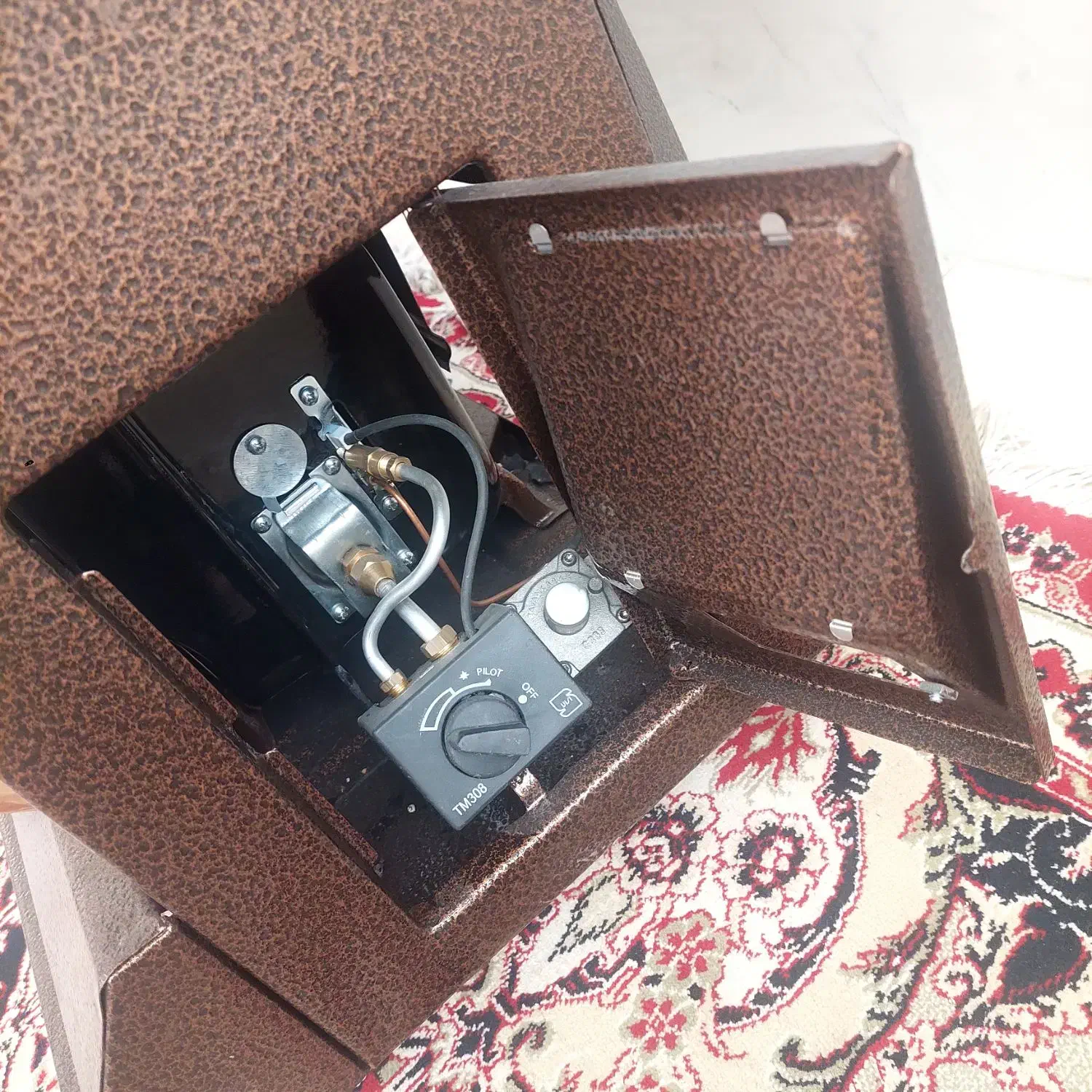 بخاری گازی ۱۸۰۰۰ طرح شومینه ایران شرق|بخاری، هیتر، شومینه|یزد, |دیوار