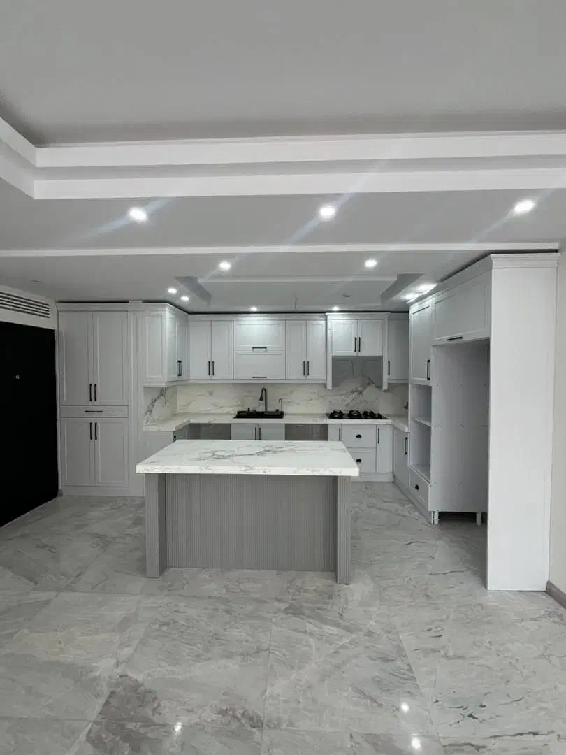 ۹۵ متر ۲ خواب نوساز /بسیار لوکس چسبیده به پارک