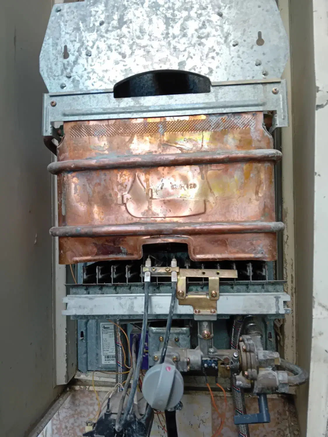 سرویس وتعویض ژیگلورابگرمکن ،سیم کشی ،لوله کشی،کولر|خدمات پیشه و مهارت|زاهدان, |دیوار