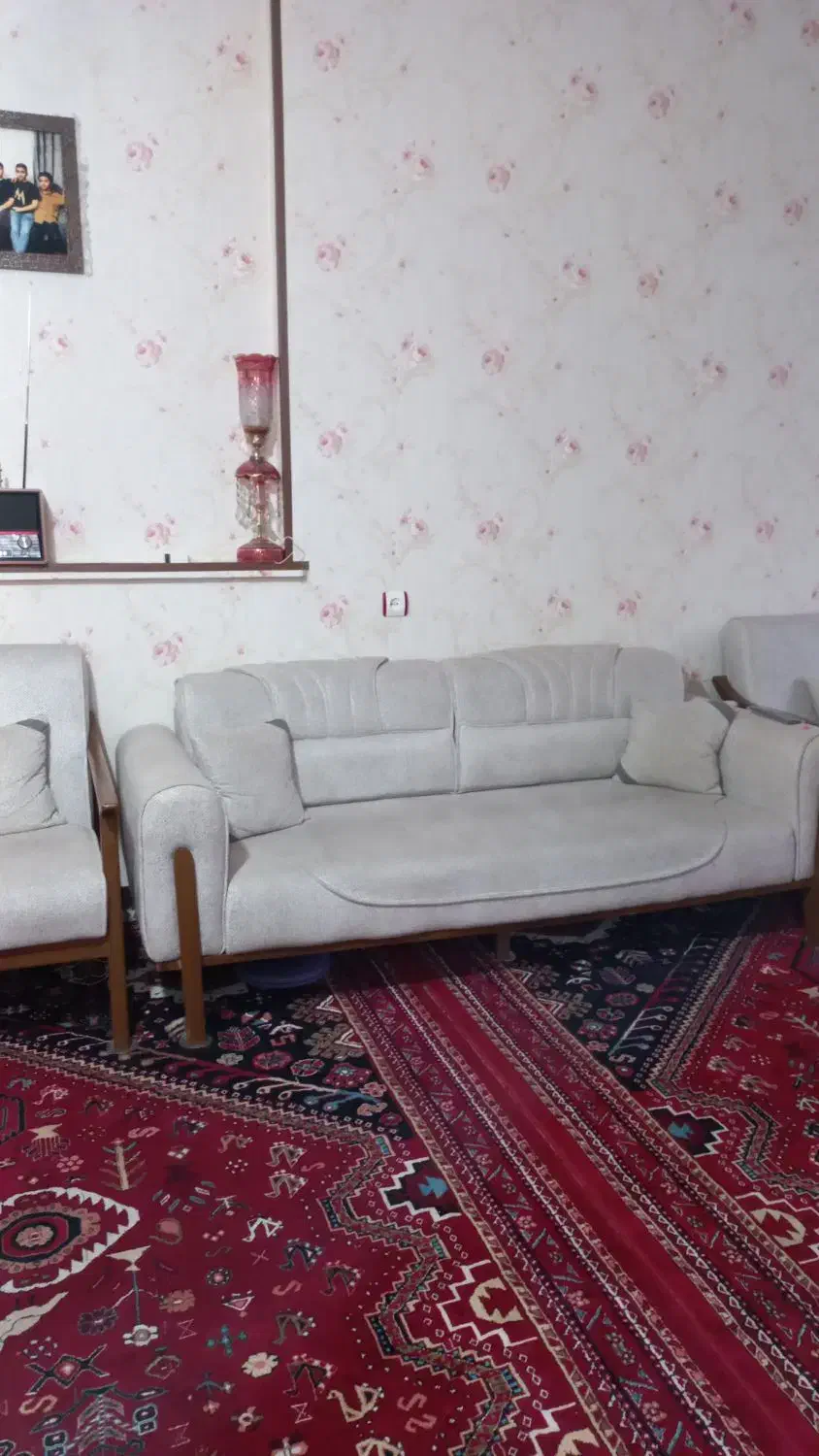 دو تخته فرش ۱۲ متری و یک ۴ متری و یک سری مبل|فرش|شیراز, مسلم|دیوار