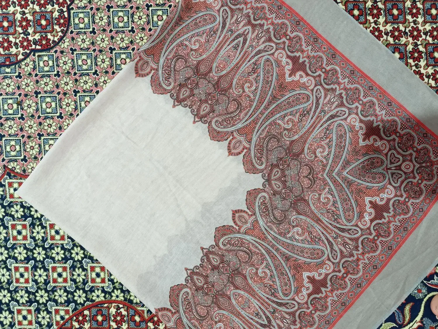 روسری اندازه 130|سفره، حوله، دستمال آشپزخانه|گنبد کاووس, |دیوار