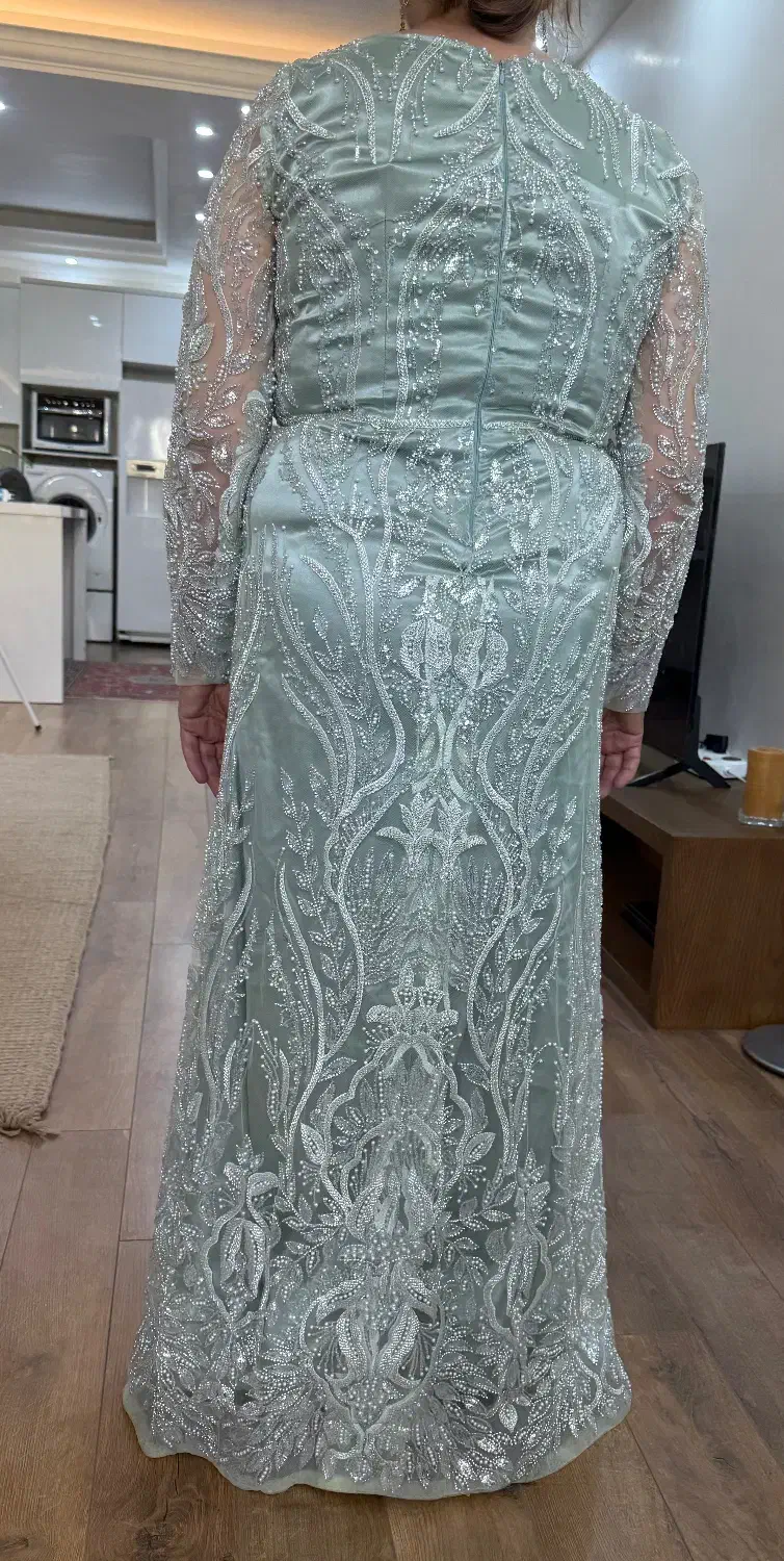 لباس مجلسی|لباس|ری, اقدسیه|دیوار