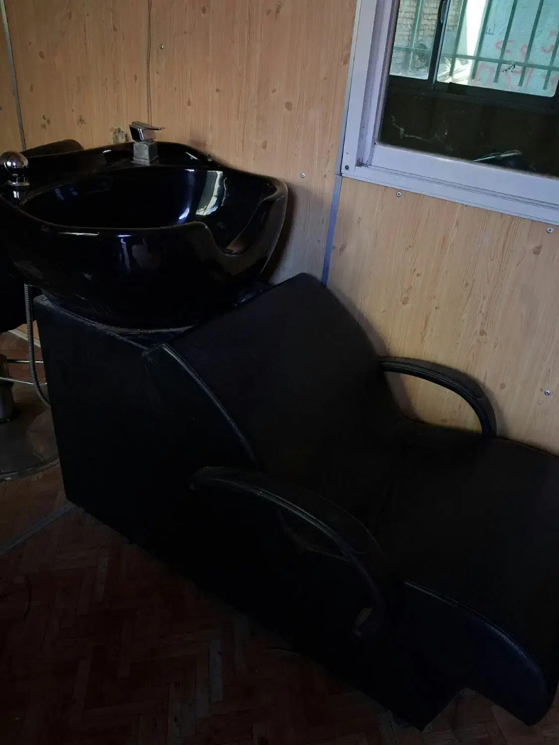 لوازم ارایشی|آرایشگاه و سالن‌های زیبایی|جاجرود, |دیوار