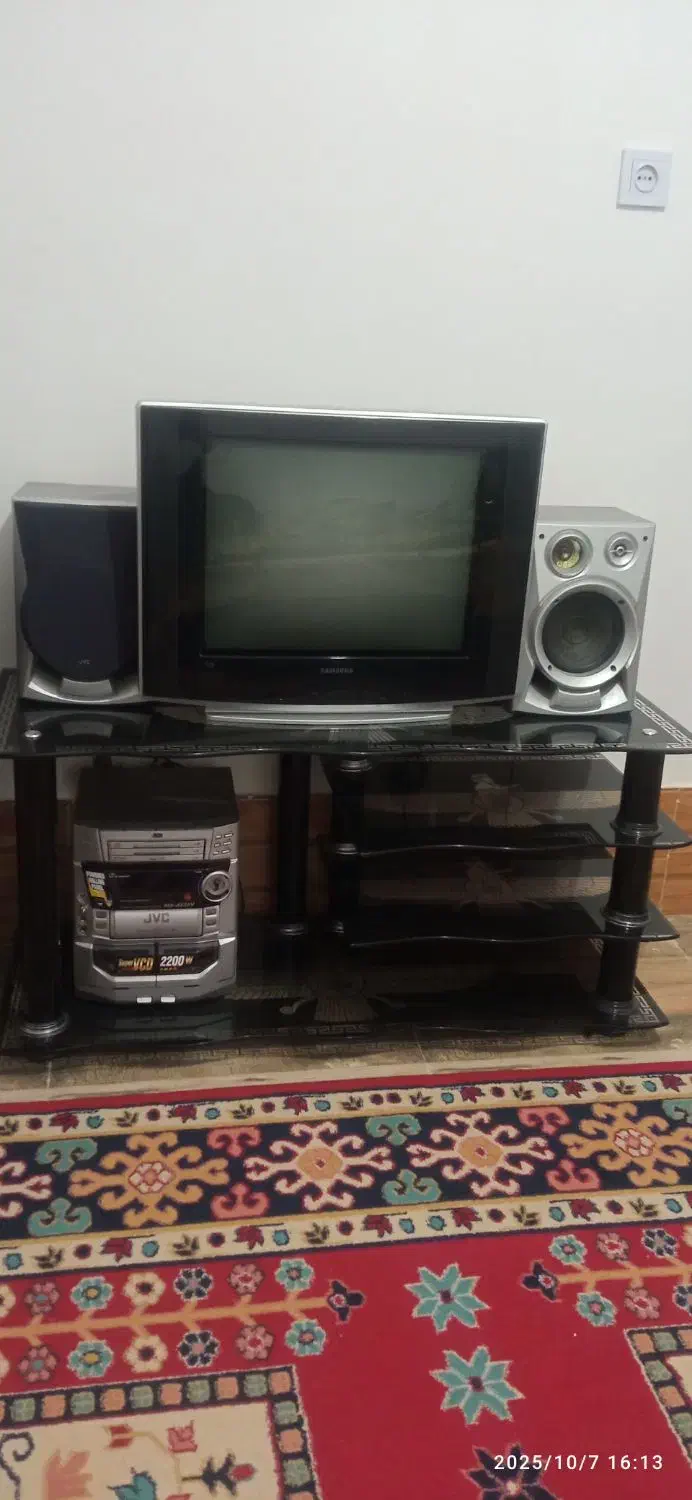 زیر تلوزیونی و تلوزیون و ظبط صوت تمیز سالم|صوتی و تصویری|شیراز, شهرک مهرگان|دیوار