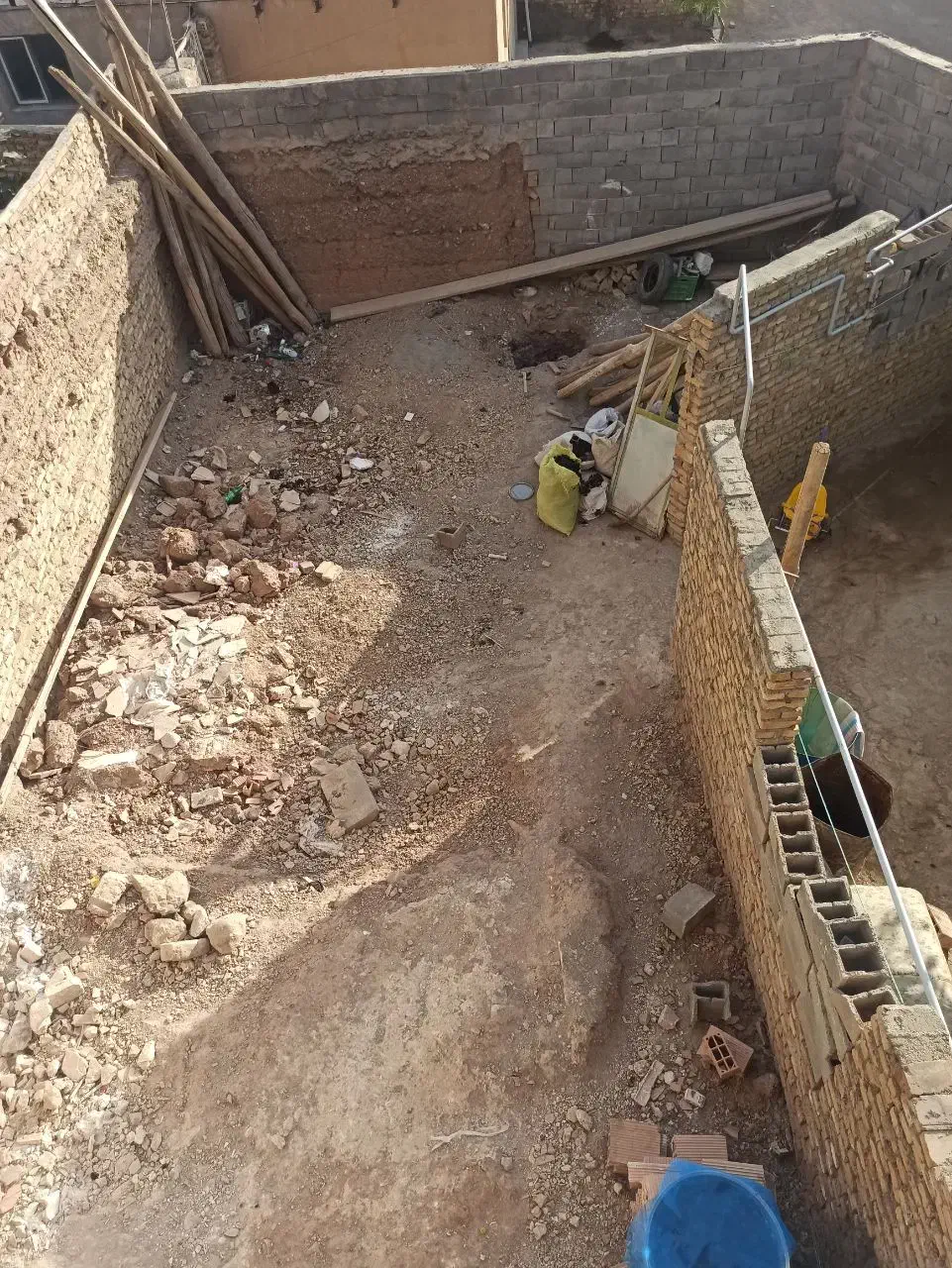 چهار دیواری حدود هفتاد تا هشتاد مترداخل بافت|فروش زمین و ملک کلنگی|پاکدشت, پارچین|دیوار