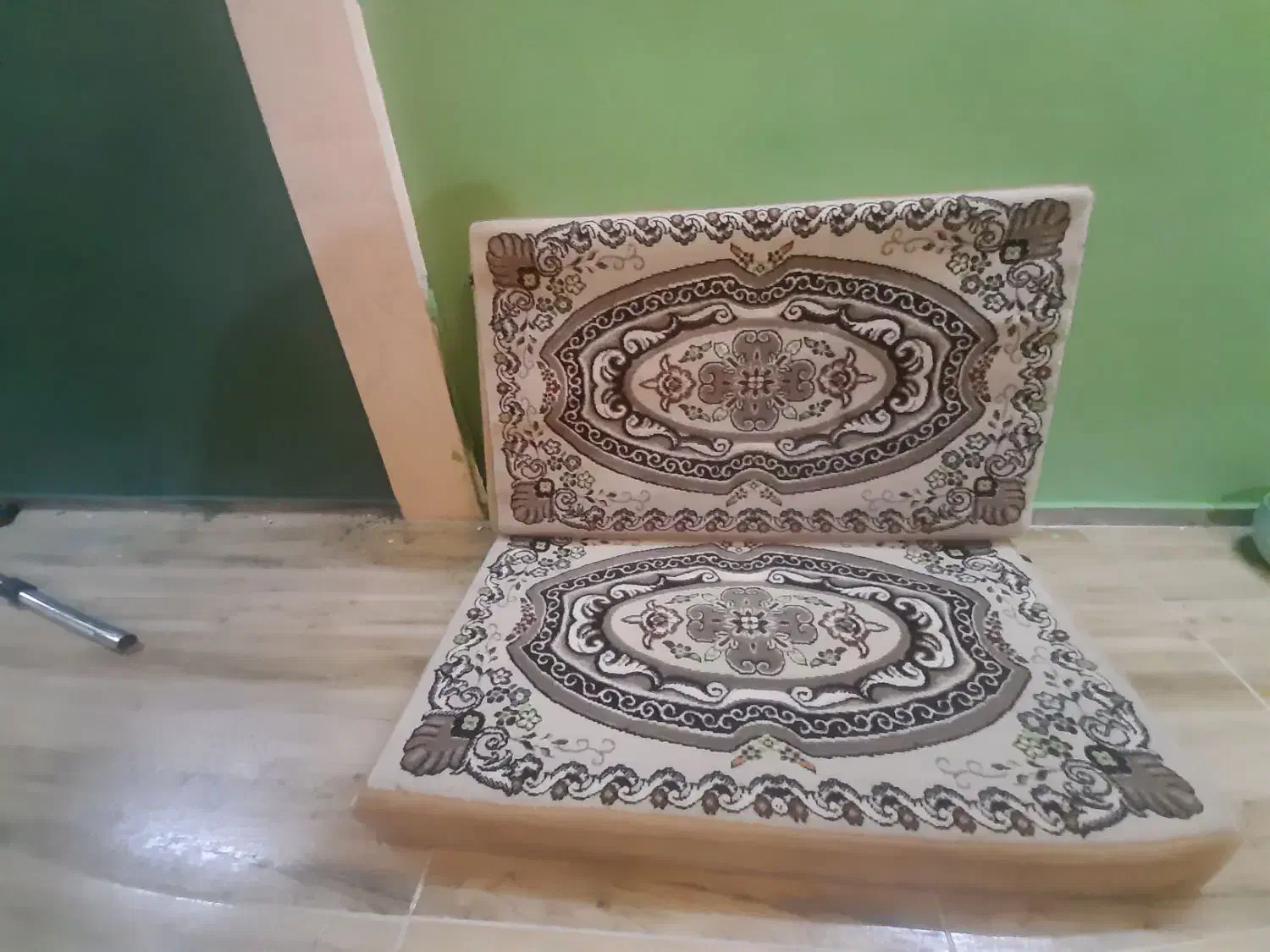 دو عدد پشتی|پشتی|فردیس, شهرک ارم|دیوار