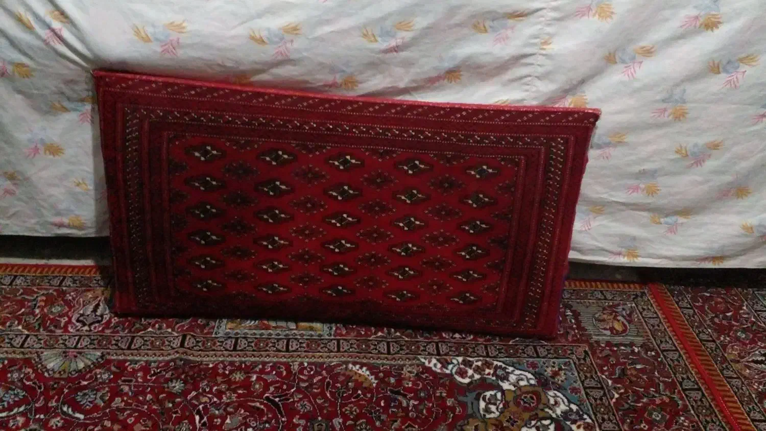 یک عدد پشتی دست بافت|پشتی|اسلام‌‌آباد غرب, |دیوار