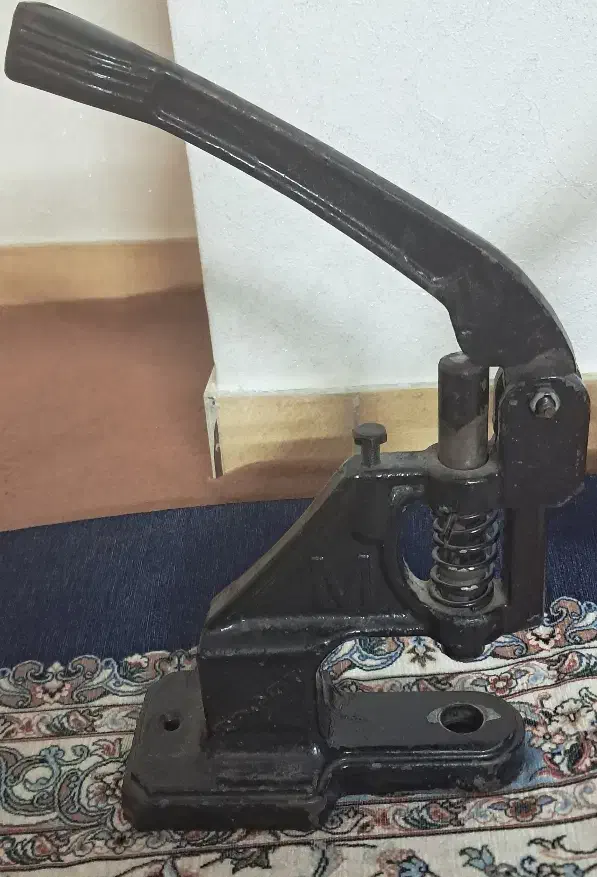 دکمه زن|لوازم خیاطی و بافتنی|تهران, شهرک صادقیه|دیوار