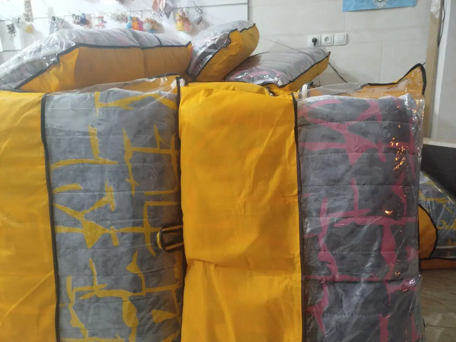 تشک جنس عالی|رختخواب، بالش، پتو|خورموج, |دیوار