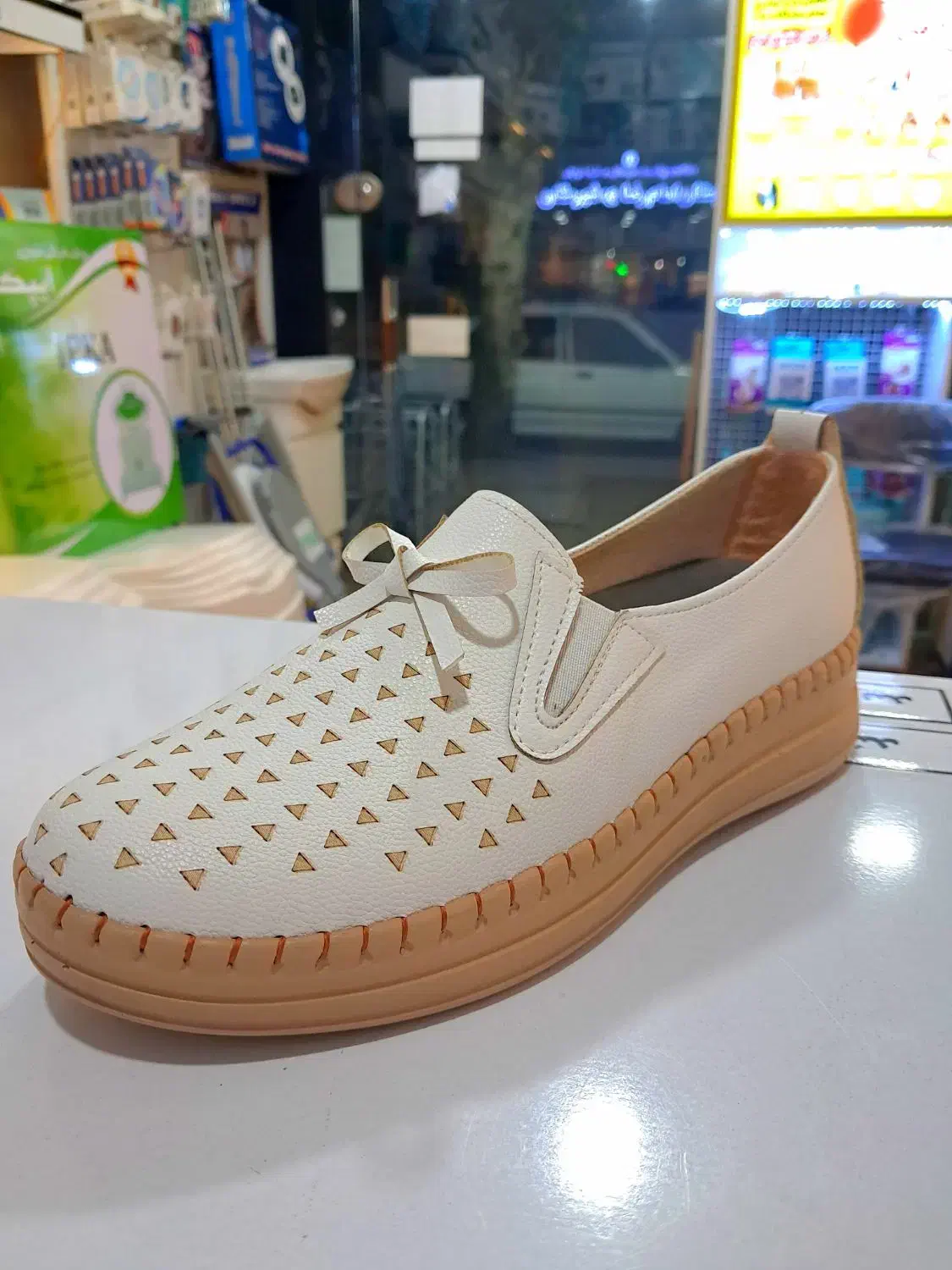 کفش طبی|کیف، کفش، کمربند|شفت, |دیوار