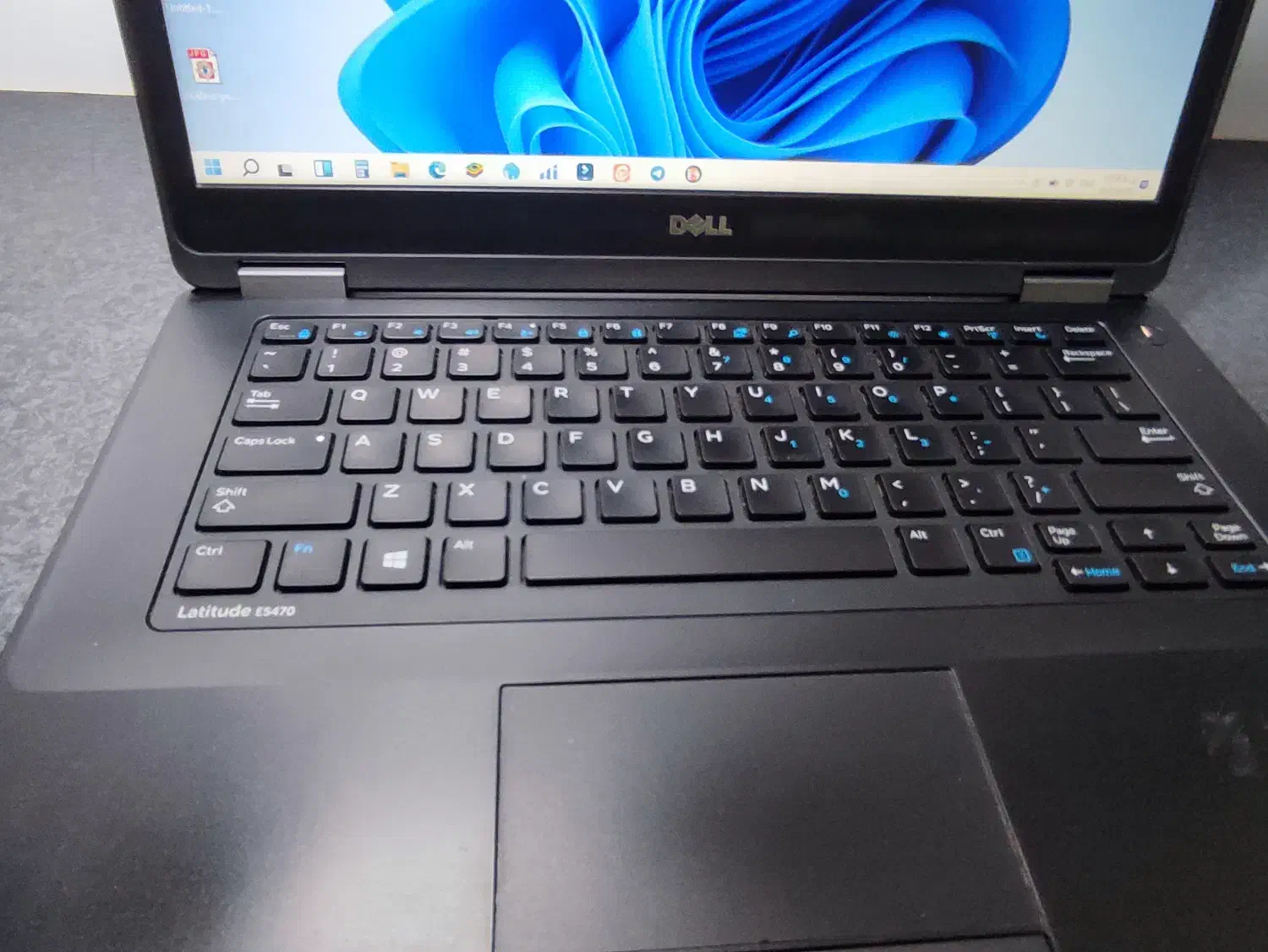 لپ تاپ dell e5470 i3 8gig 256gig ssd|رایانه همراه|درگزین, |دیوار