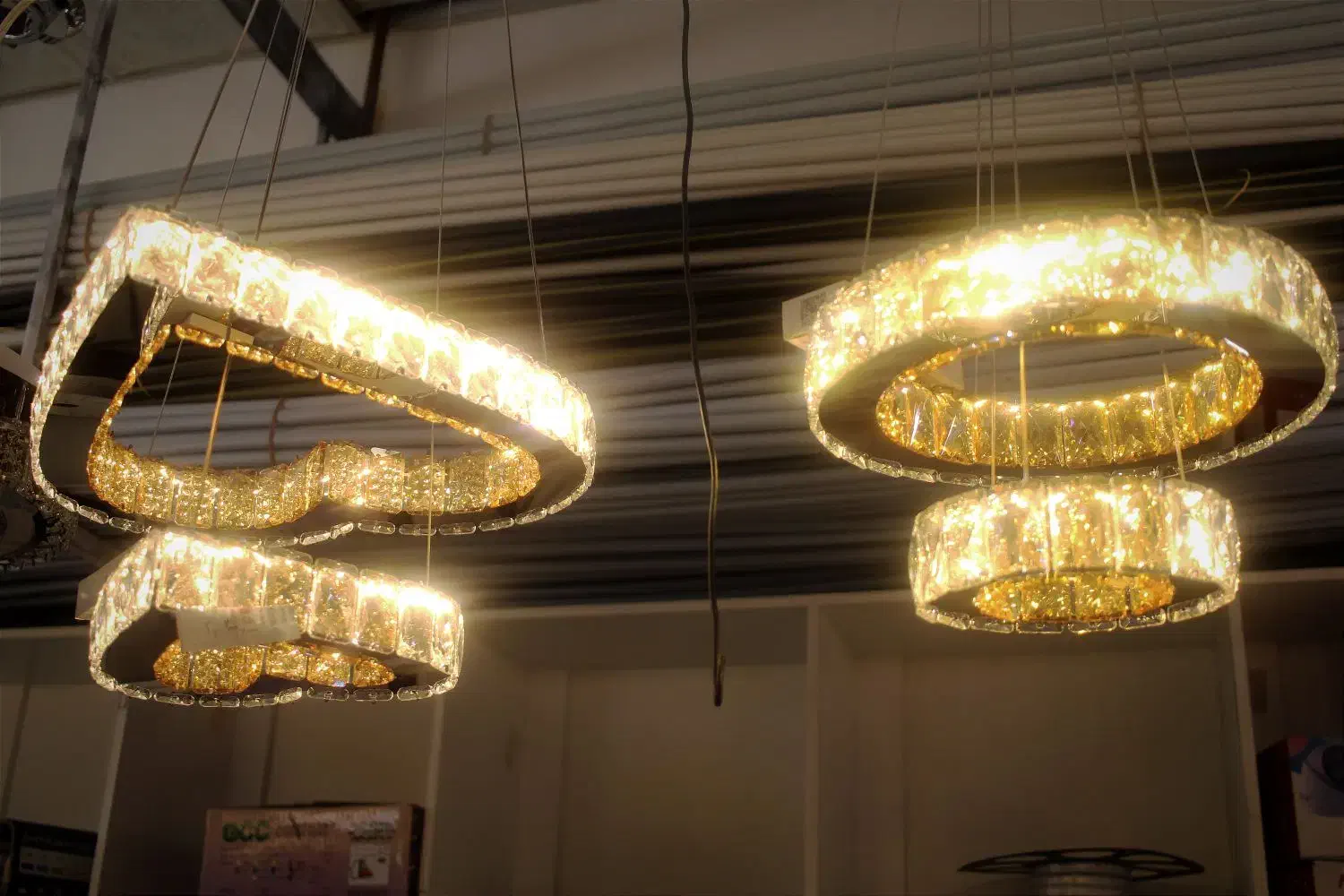 توجه توجه توجه،، منتقل شدیم|لوستر و چراغ آویز|گلبهار, شهر جدید گلبهار|دیوار