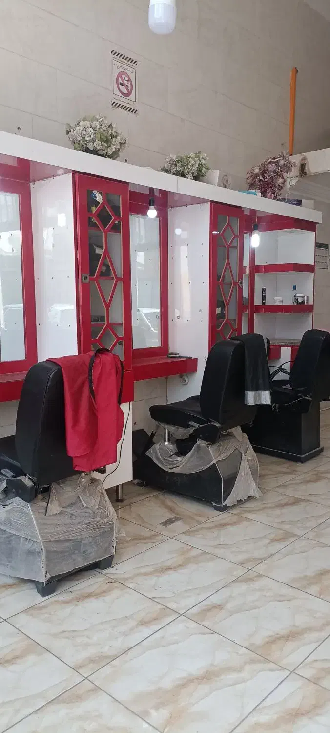 دکور آرایشگاه بادوتا صندلی کارومبل|آرایشگاه و سالن‌های زیبایی|خاش, |دیوار