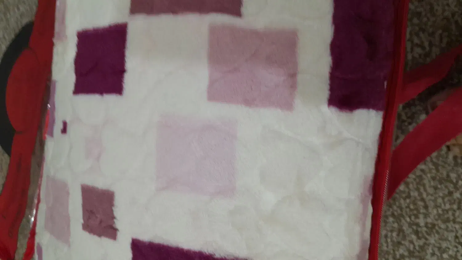 پتو هم ایرانی وهم خارجی دارم برایه فروش|رختخواب، بالش، پتو|بندر دیر, |دیوار