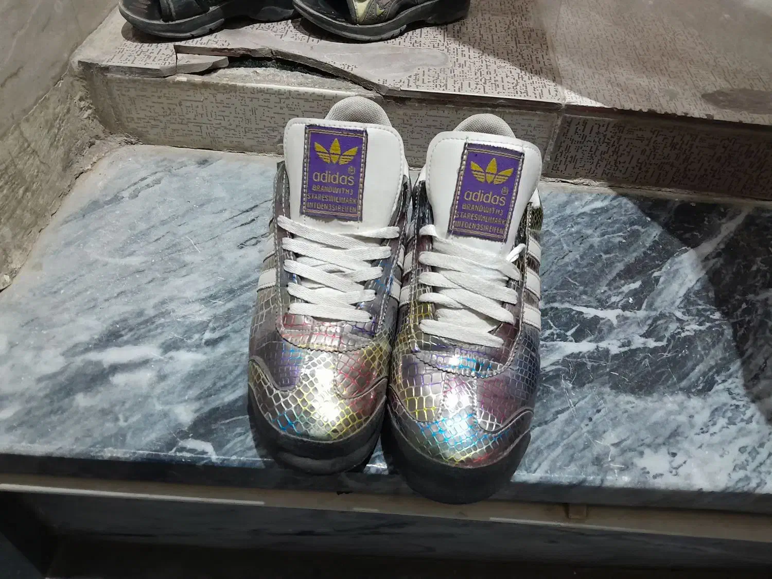 یک جفت کتونی آدیداس نونو|کیف، کفش، کمربند|خرم‌آباد, |دیوار