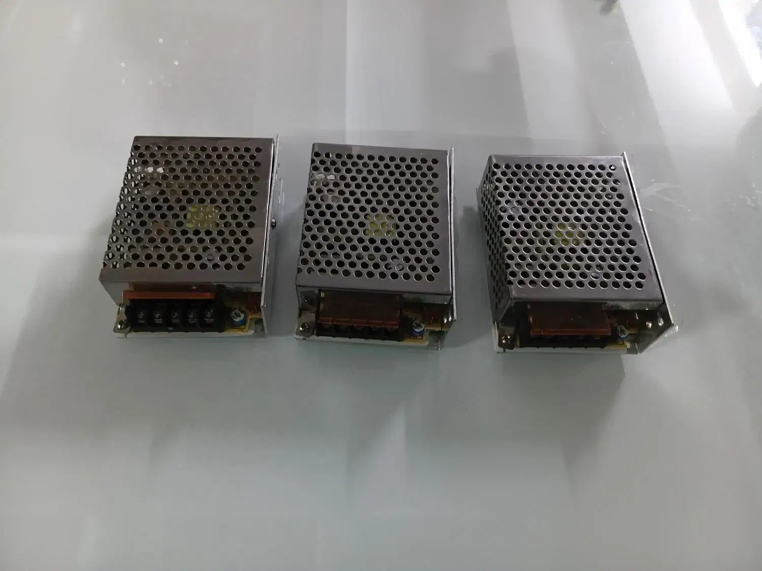 ترانس سوئیچینگ ۱۲ ولت ۵ آمپر|قطعات و لوازم جانبی رایانه|مشهد, دانشجو|دیوار