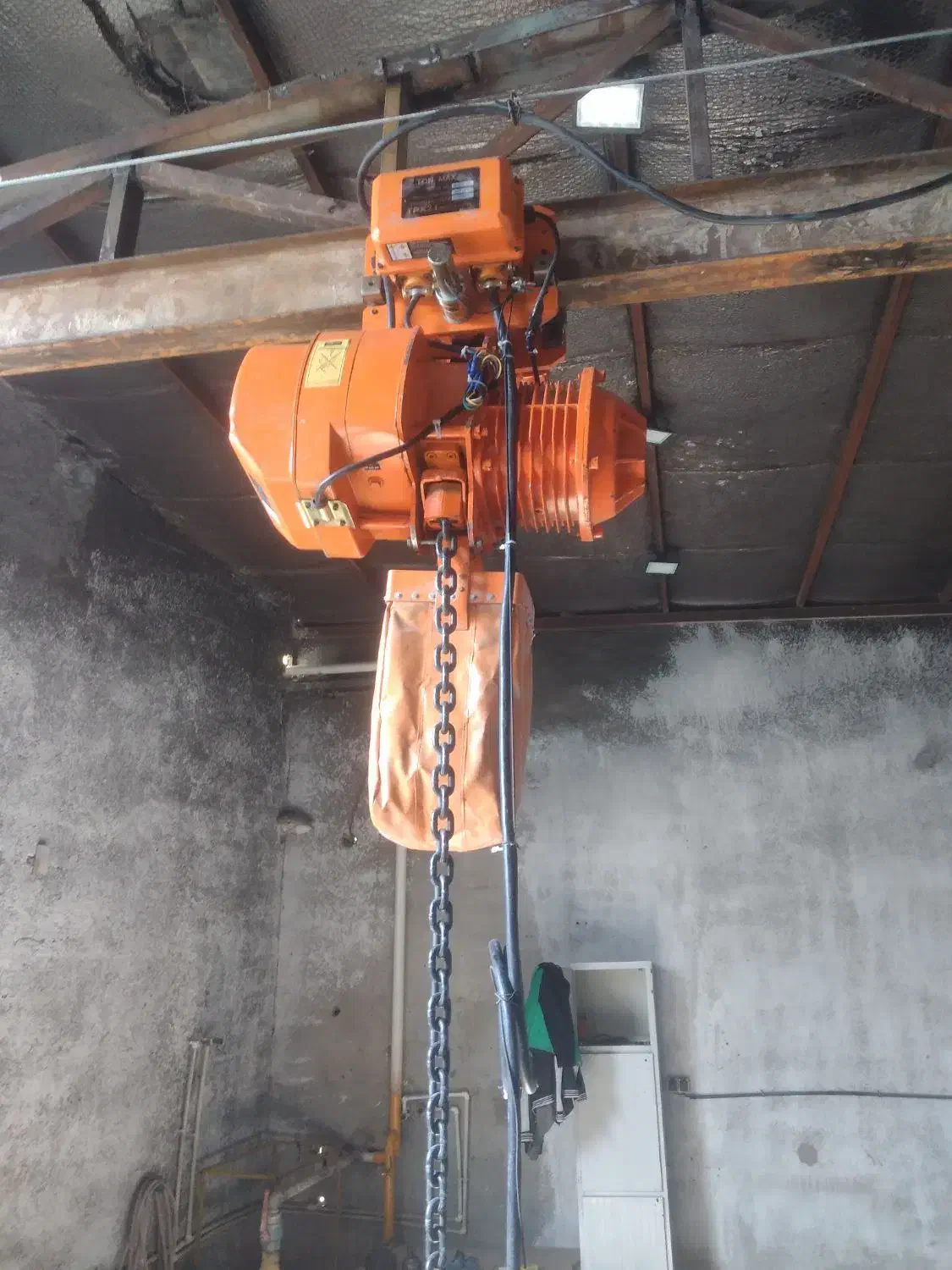 جرثقیل سقفی زنجیری tpx 2تن کارکرد درحد روشن شدن|ماشین‌آلات صنعتی|ابریشم, |دیوار