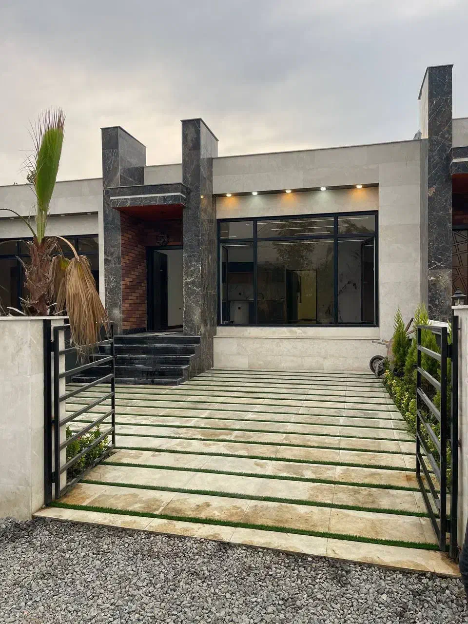 فروش فوری ویلاهمکف۱۶۰متری توشهرک ساحلی بعلت مهاجرت|فروش خانه و ویلا|محمودآباد, |دیوار