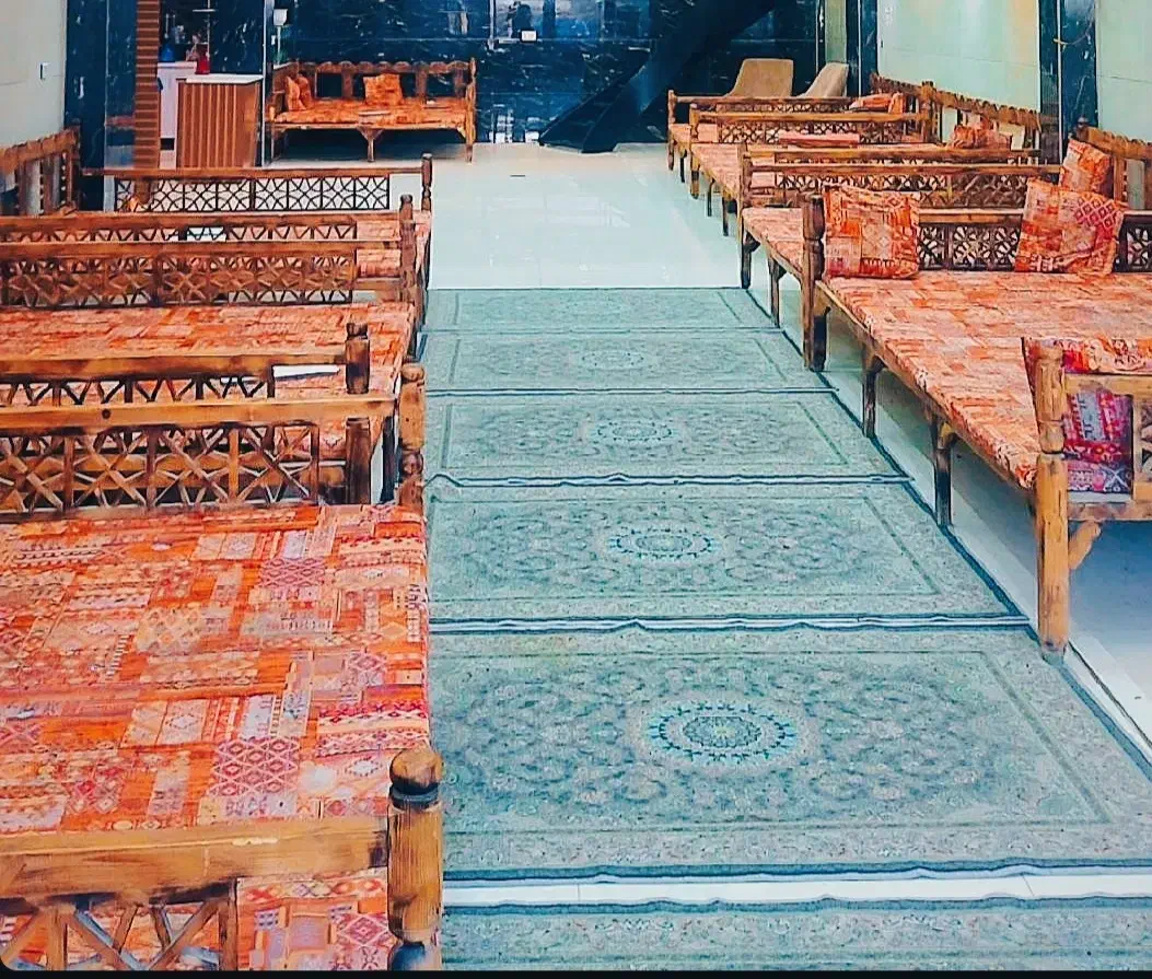 میز چوبی ۲×۲|میز و صندلی غذاخوری|مریوان, |دیوار