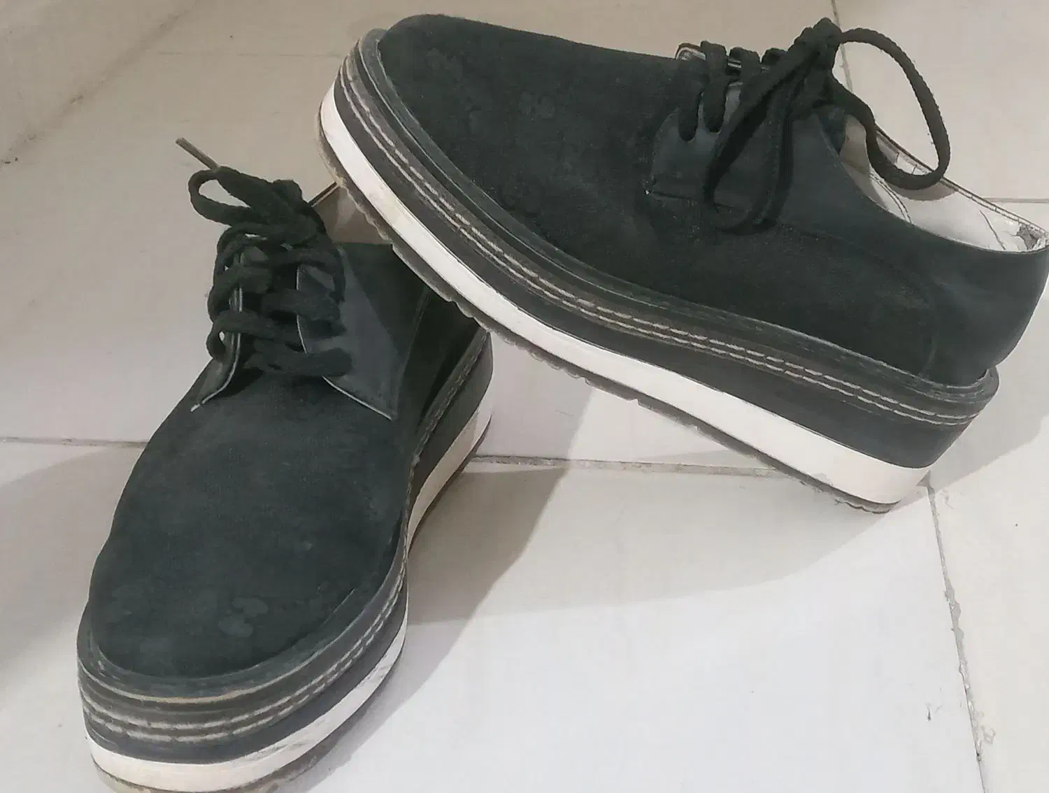 کفش|کیف، کفش، کمربند|پرند, فاز ۶|دیوار