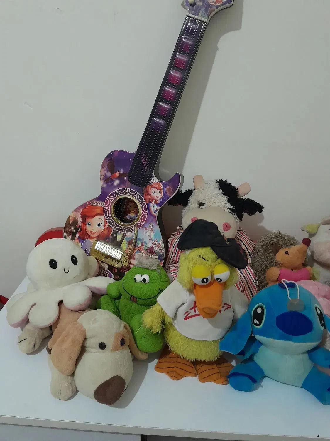 عروسک ها با هم با گیتار ۶۵۰|اسباببازی بچه|رشت, استقامت ۱|دیوار