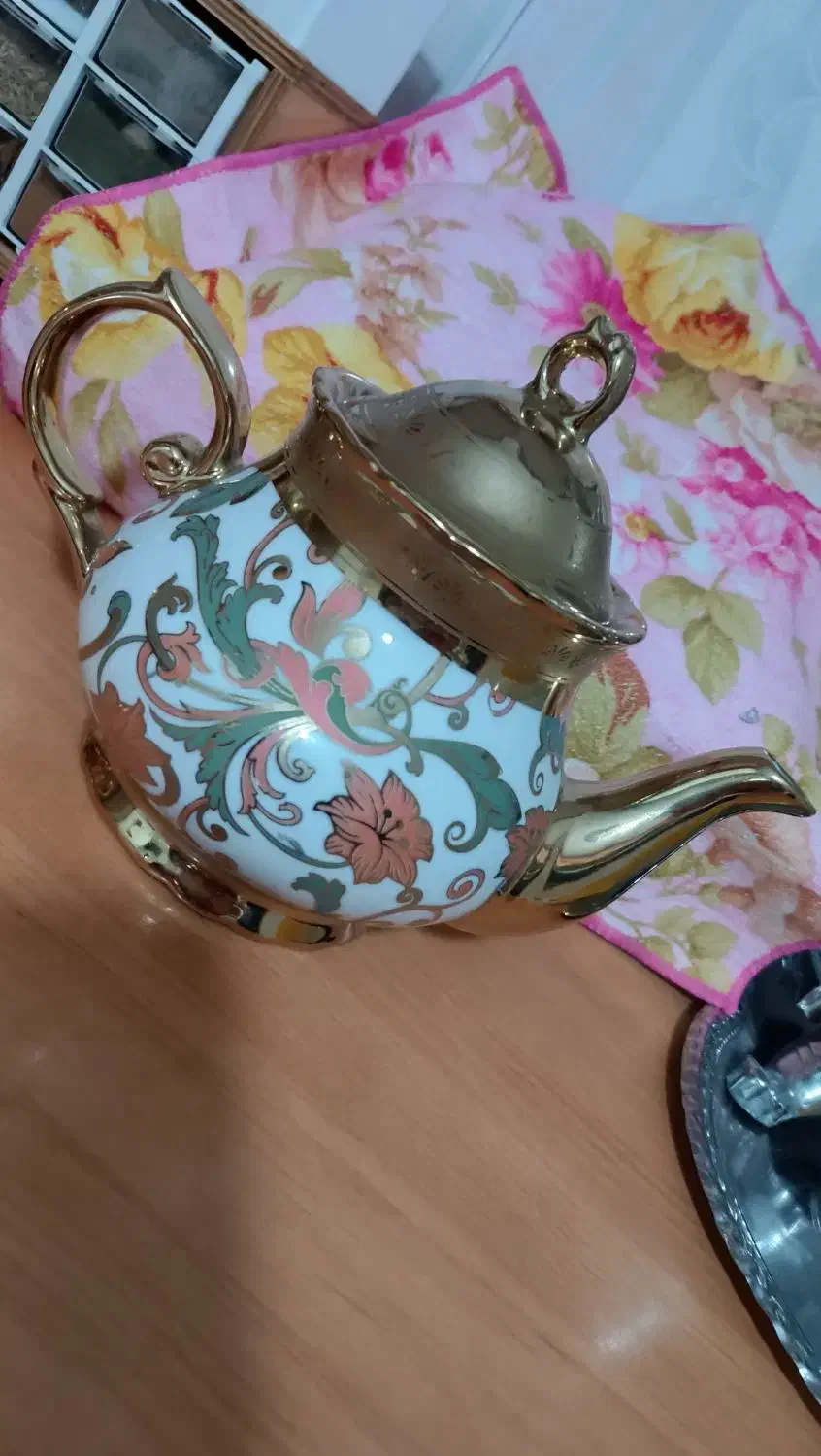 قوری طلایی شیک|قوری، کتری، قهوه‌ساز دستی|قرچک, مهدیه|دیوار