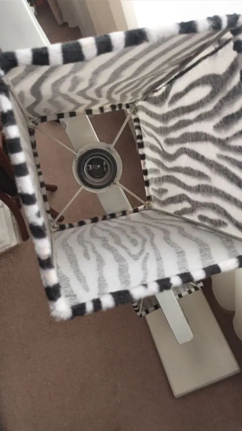 آباژور پلنگی|چراغ خواب و آباژور|قم, نوبهار|دیوار