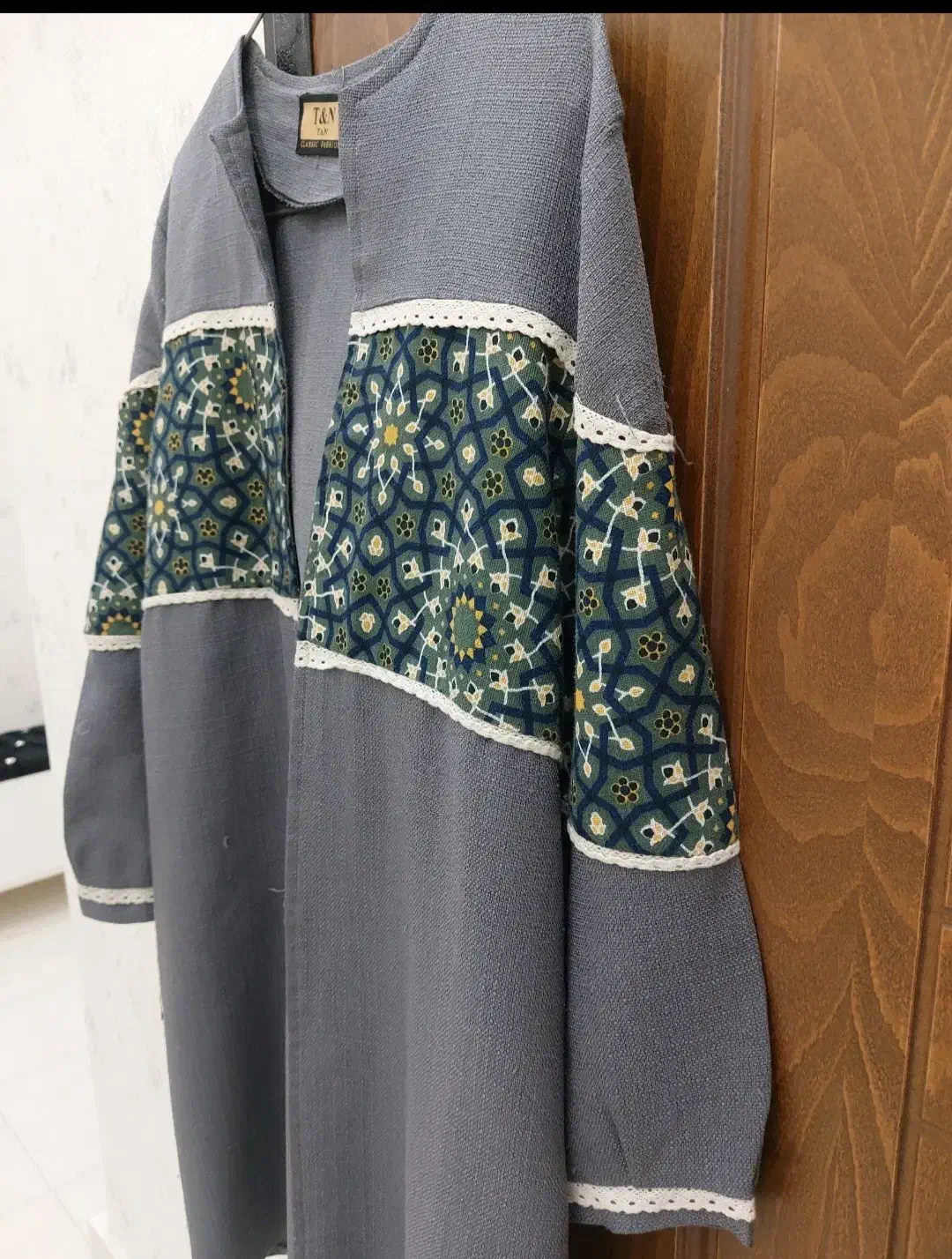 مانتو|لباس|رشت, منظریه|دیوار