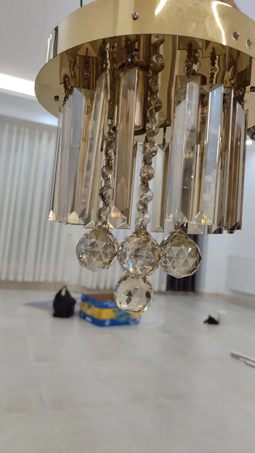 لوستر سه عدد|لوستر و چراغ آویز|رشت, دروازه لاکان|دیوار