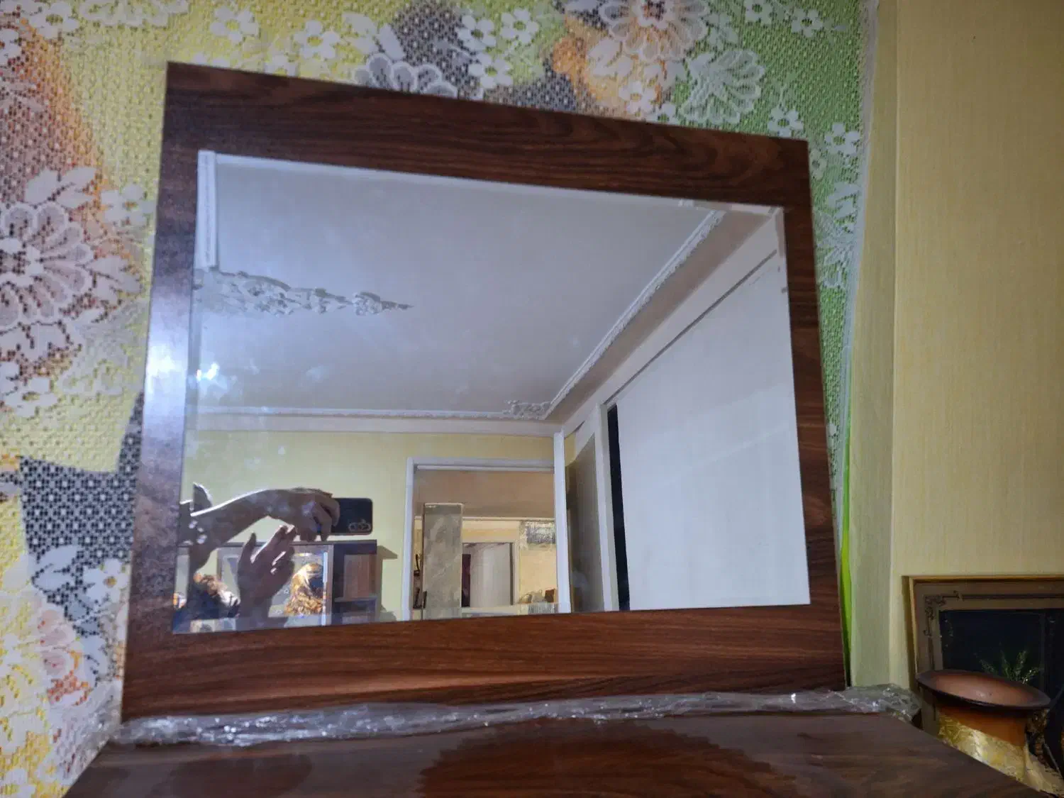 آینه|آینه|تهران, ستارخان|دیوار