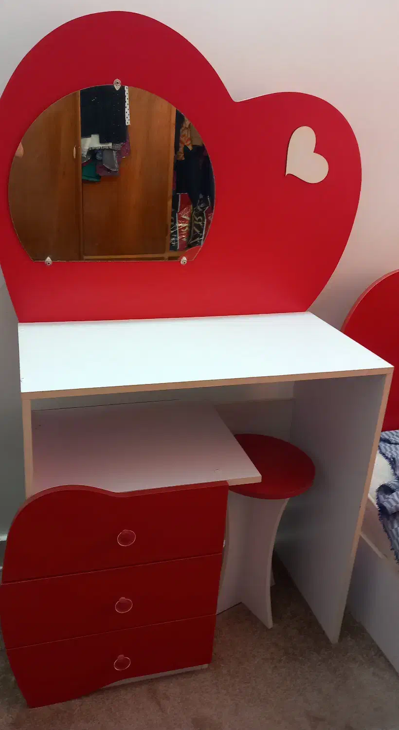 فروش میز ارایش دخترانه چوبی|تخت و سرویس خواب|قائمشهر, |دیوار