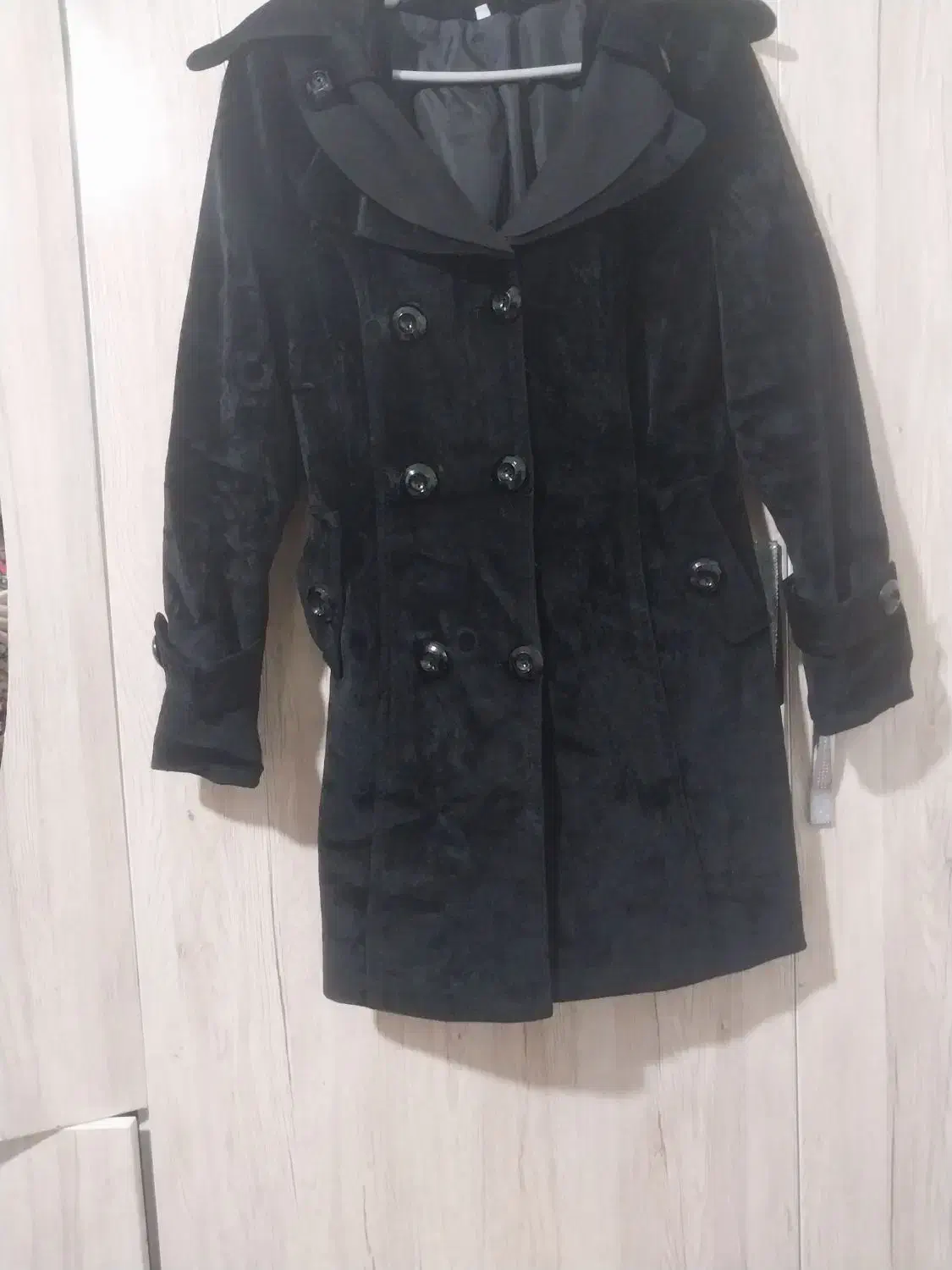 پالتو|لباس|ایوان, |دیوار