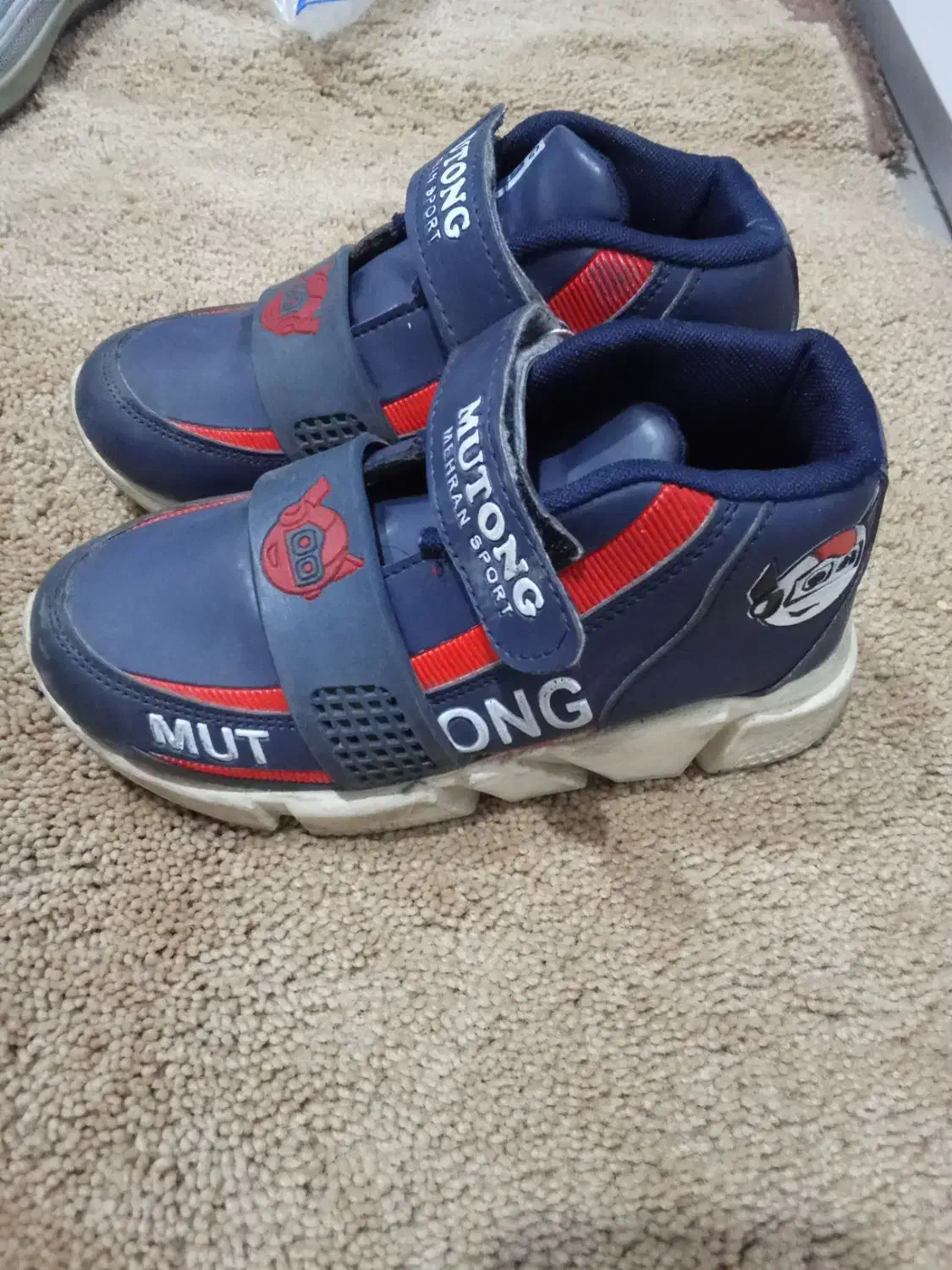 کفش و کتونی در حد خیلی نو|کفش و لباس بچه|هشتگرد, فاز ۳ مهستان|دیوار