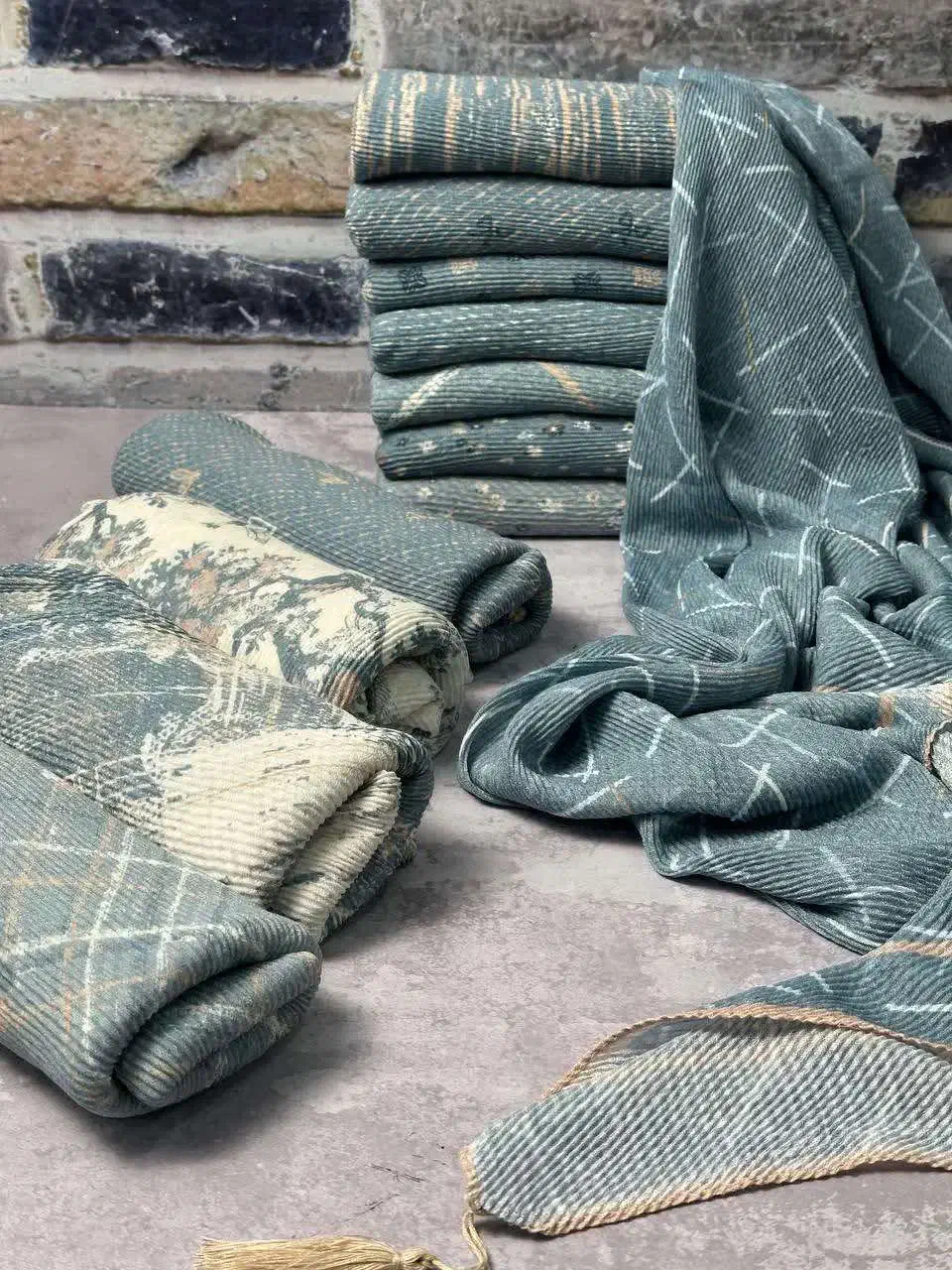 پرفروش‌ترین روسری پلیسه برشکا منگوله‌دار رسید|لباس|الیگودرز, |دیوار