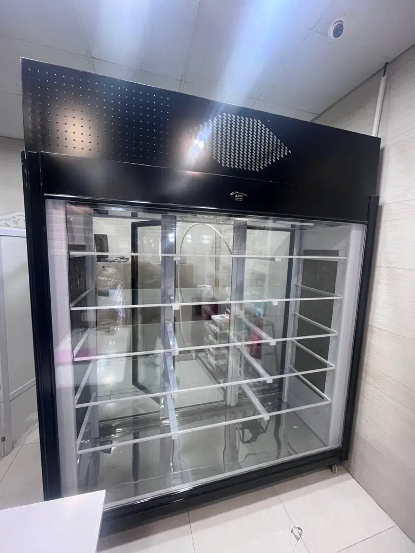 ویترین قنادی ‌ایستاده ۲ در ۱/۸۰ ‌ ۳ در تمام شیشه|فروشگاه و مغازه|رشت, پستک|دیوار