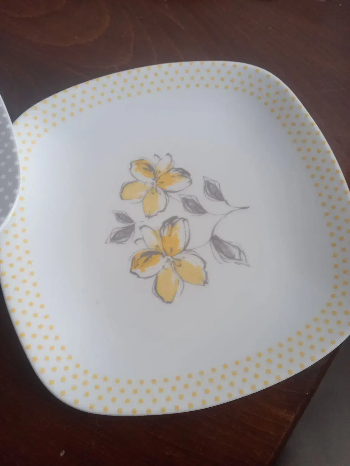 چینی 6نفره زرین|ظروف سرو و پذیرایی|شاهین‌شهر, طالقانی|دیوار