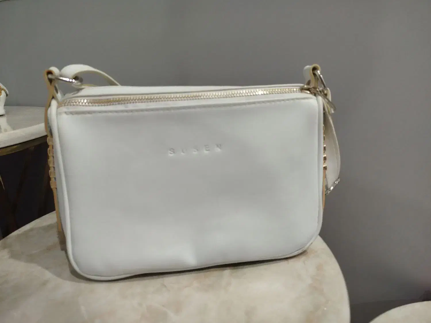 کیف|کیف، کفش، کمربند|الوند, |دیوار