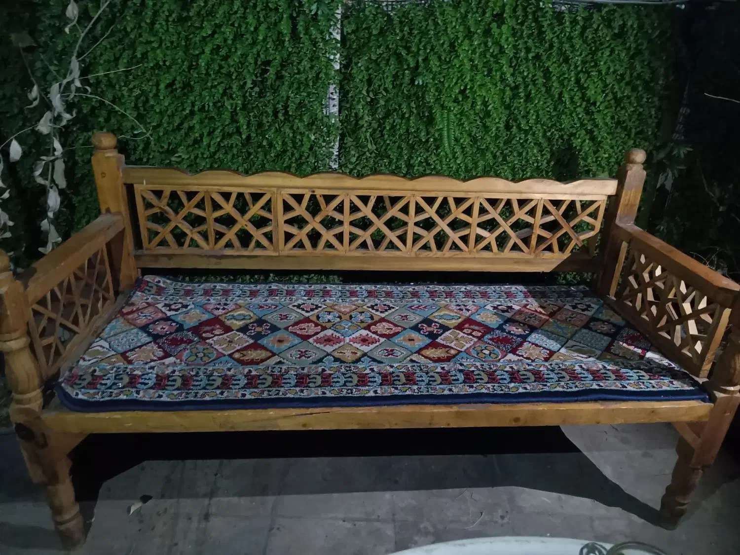 تخت سنتی|صندلی و نیمکت|ری, صفاییه (چشمه علی)|دیوار