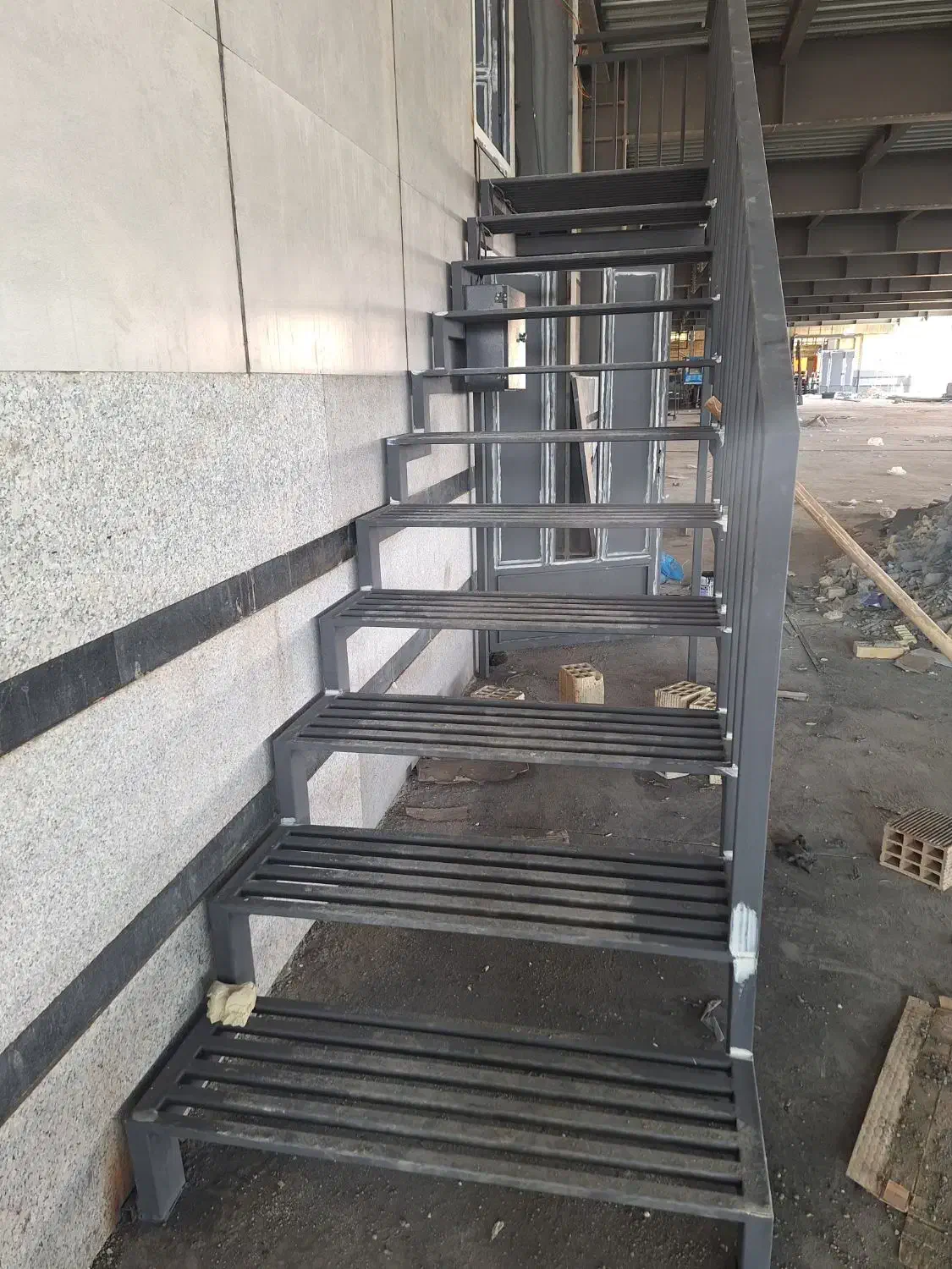 نقاشی ساختمان و رنگ کاری چوب و اهن و سوله|خدمات پیشه و مهارت|اصفهان, شهرک صنعتی جی|دیوار