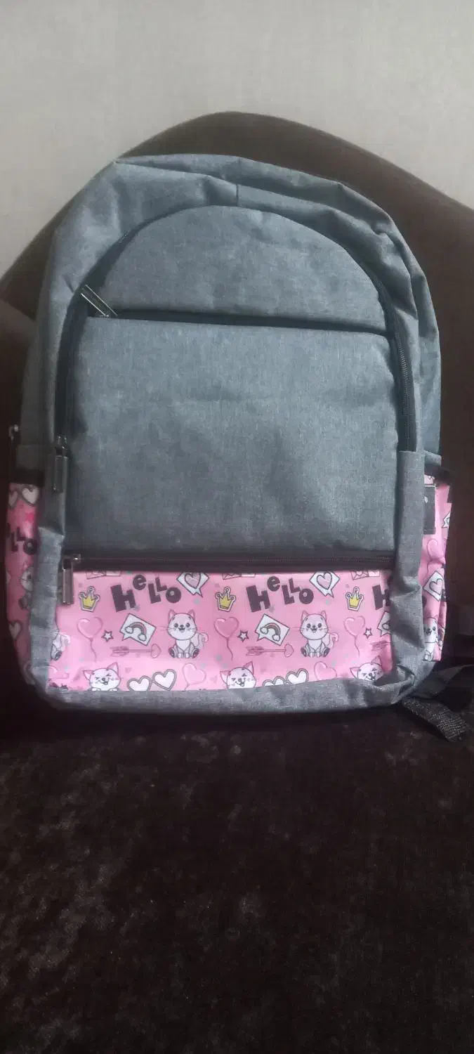 کیف مدرسه|کیف، کفش، کمربند|اصفهان, شیخ اشراق|دیوار