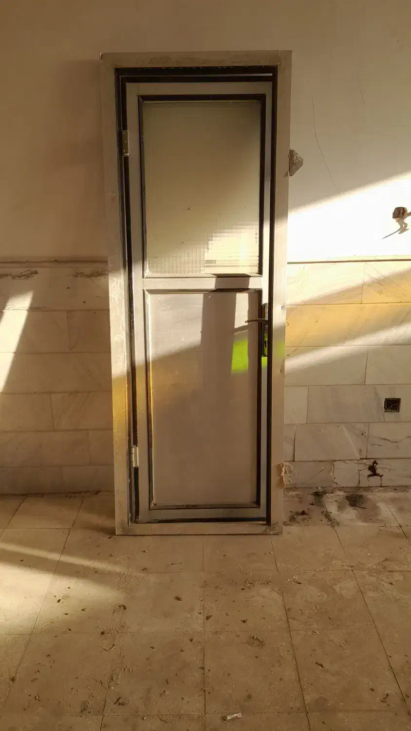 تعدادی درب|مصالح و تجهیزات ساختمان|قم, باغ شازده|دیوار