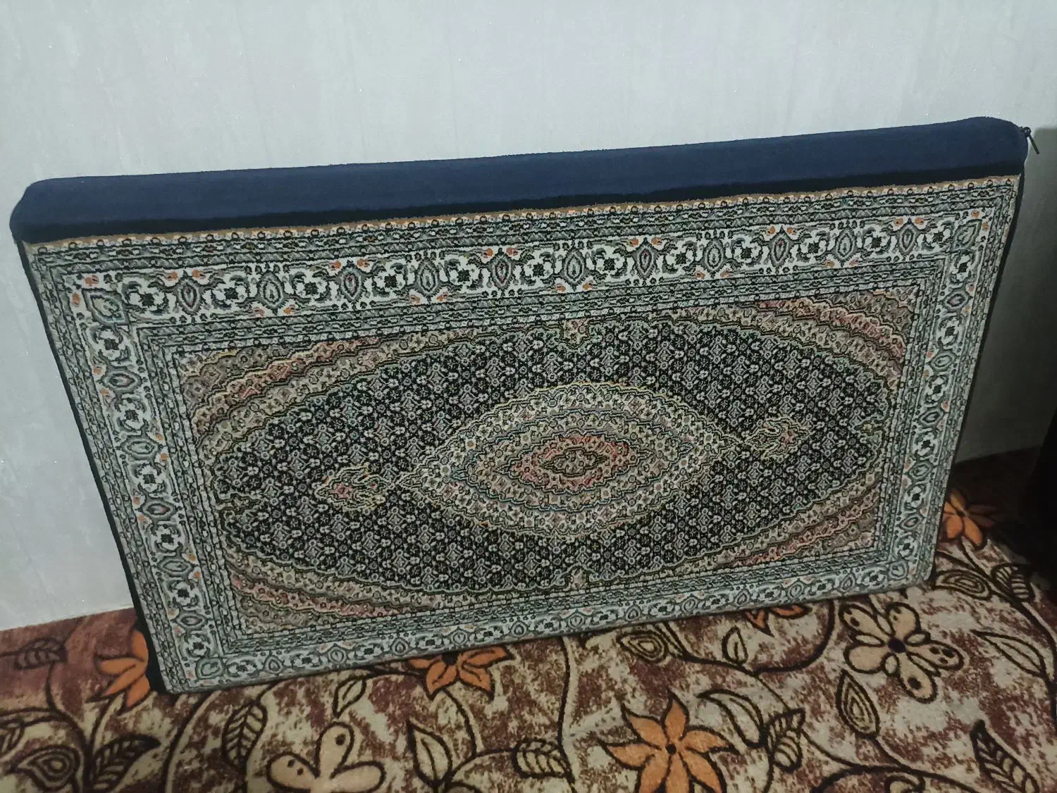 پشتی|پشتی|گلستان (تهران), |دیوار