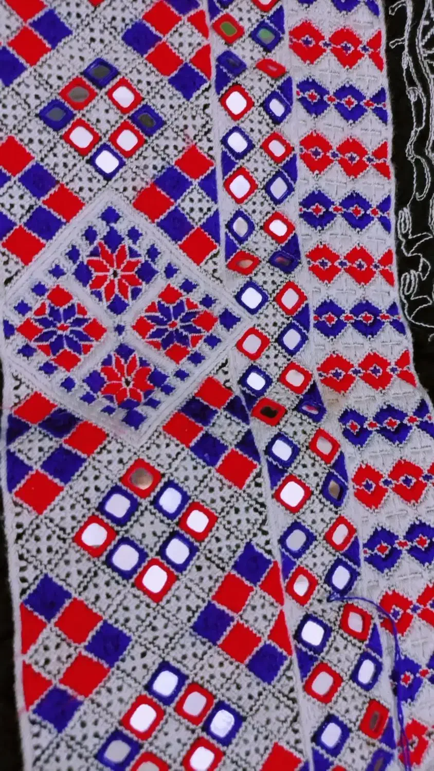 سرتوپ و آینه|لباس|زابل, |دیوار