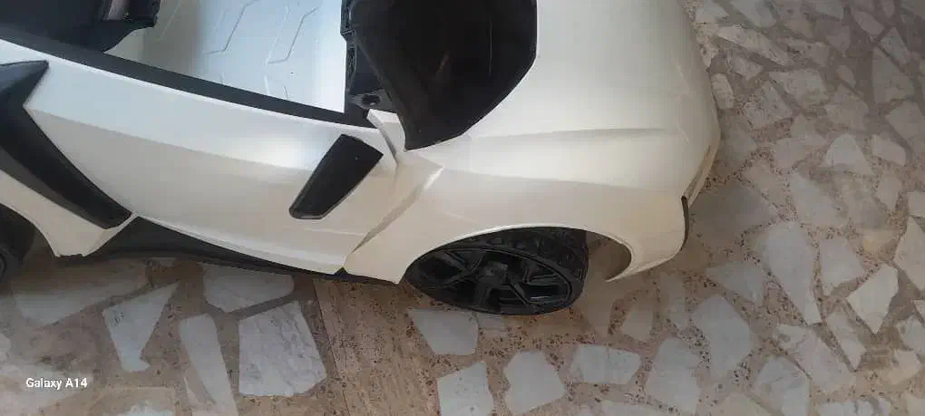 ماشین کنترلی ،ماشین شارژی موزیکال فلش خور|اسباببازی|رشت, گلسار|دیوار