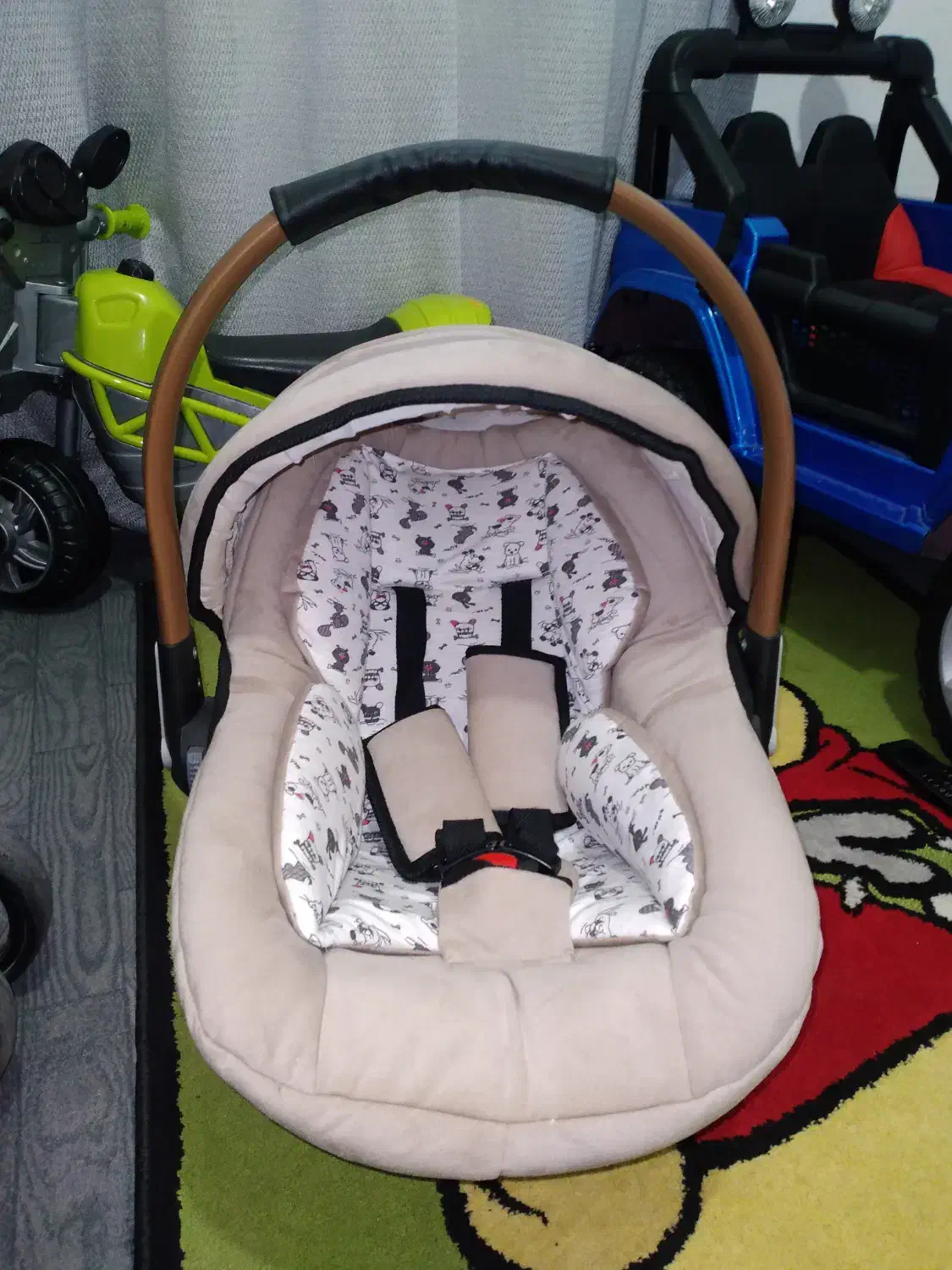 کریرنوزاد|کالسکه و لوازم جانبی|نکا, |دیوار