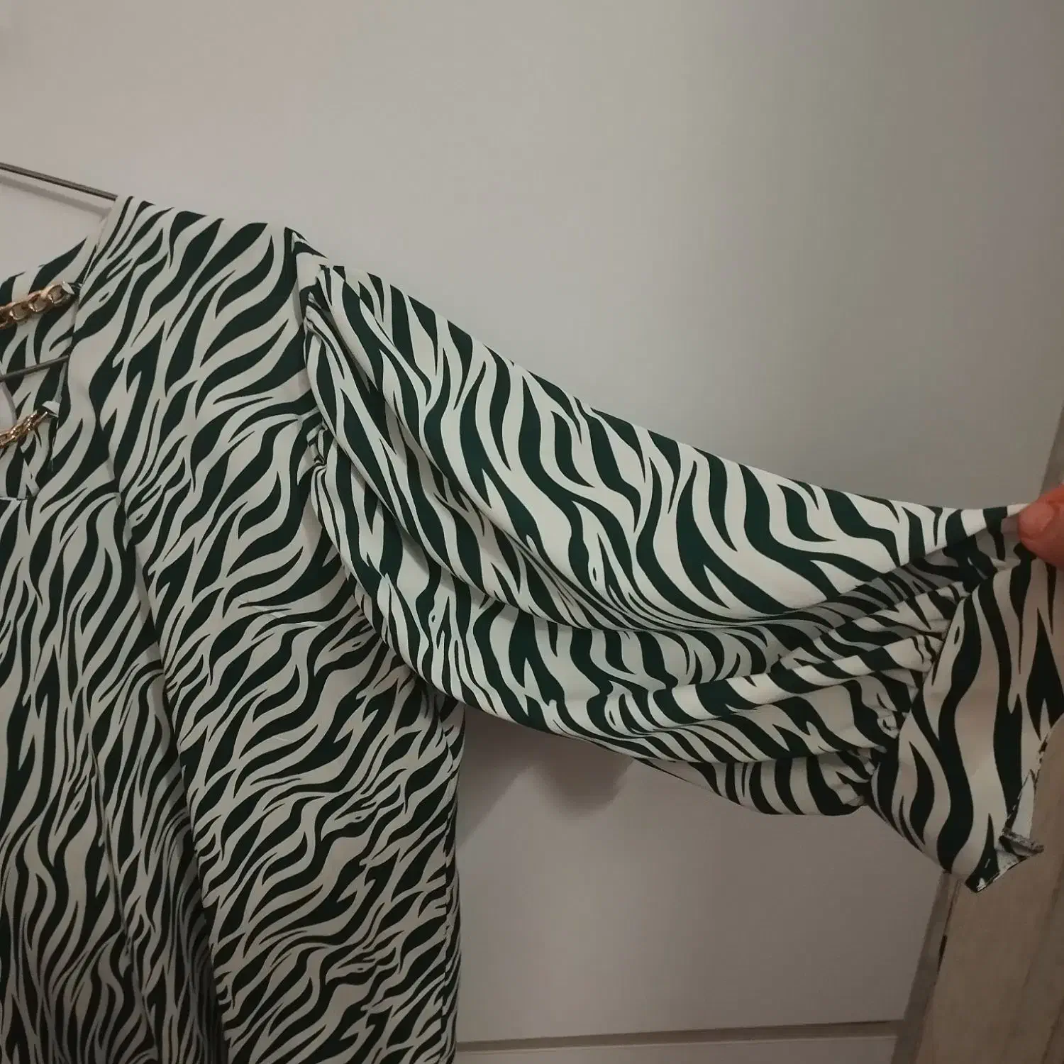 شومیز|لباس|قم, هنرستان|دیوار